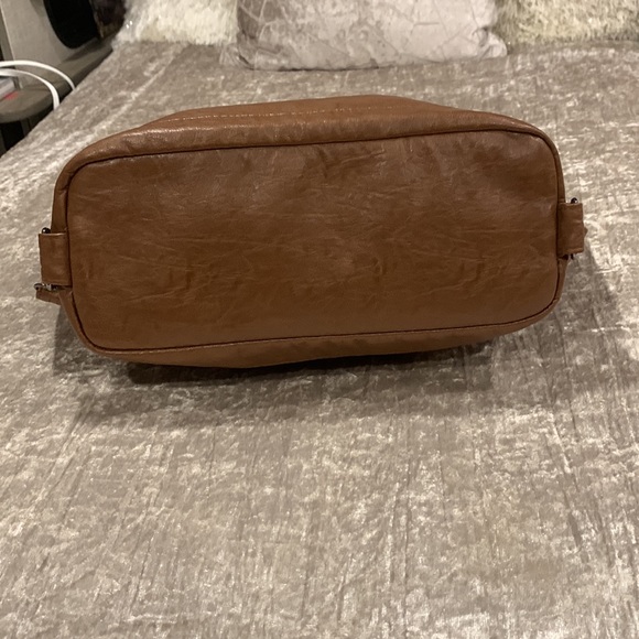 Faux leather shoulder bag - Picture 5 of 8